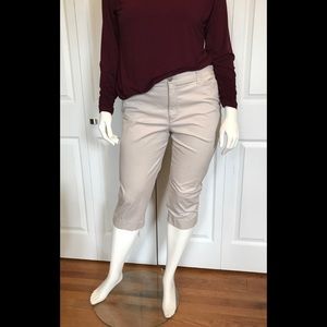 BANDOLINO Light Kahaki Capris Size 14